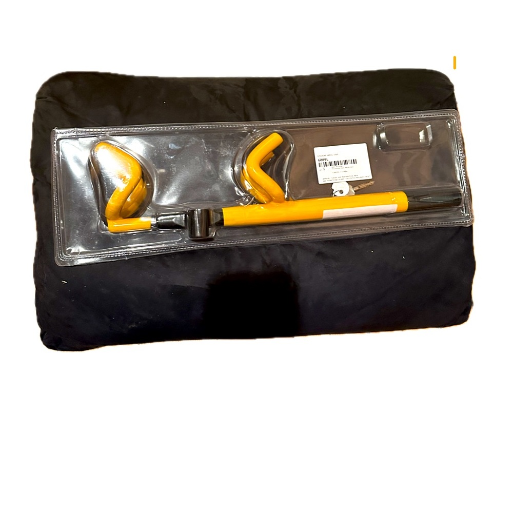 NWT Twin Hook Steering Wheel Lock: 6009L